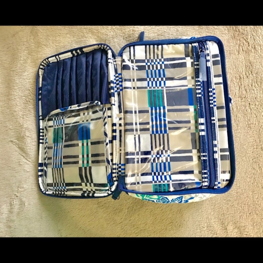 Vera Bradley Large Iconic Brush & Blush Travel Case - Picture 3 of 9